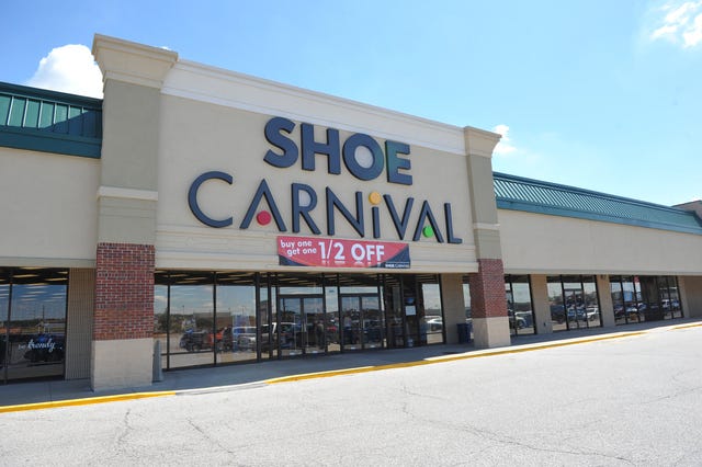 shoe carnival closing stores